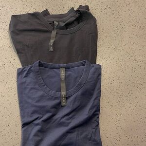 2 Lululemon Fundamental T-shirts size XL (Navy and Black)